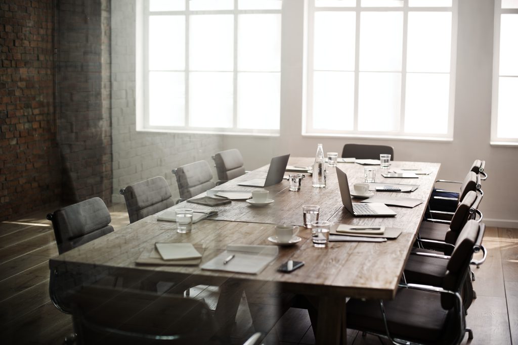 Como escolher a mesa para reunião ideal